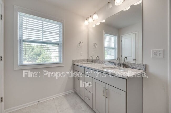 Building Photo - 642 Altamonte Dr