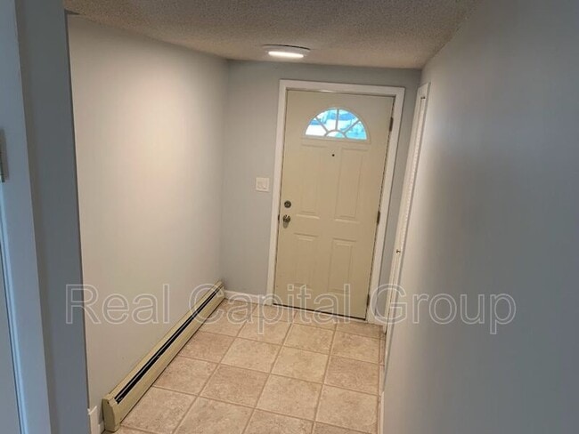 Building Photo - 33 Panama Ln