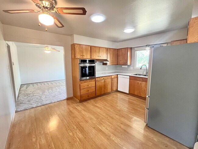 Building Photo - Prime San Jose Home with great backyard!