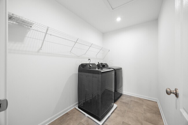 Building Photo - 6295 Honey Farm Way
