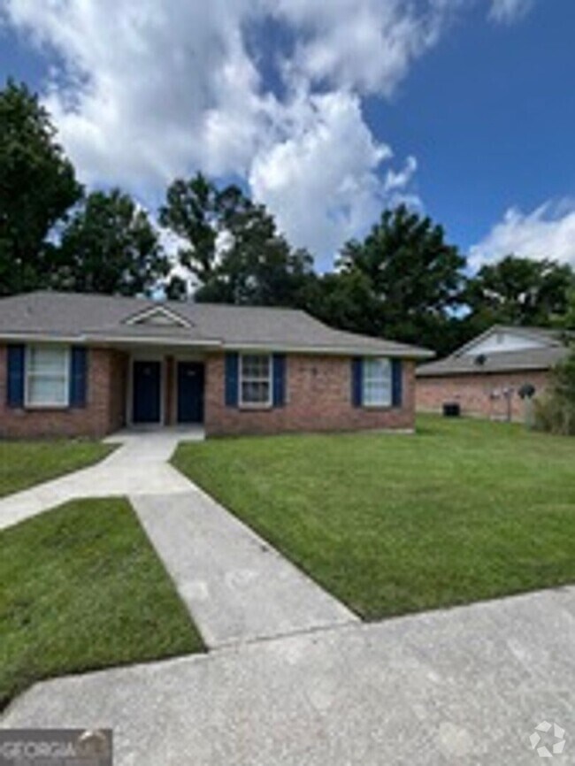Building Photo - 412/414 Admirals  Walk