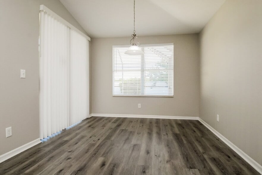 Building Photo - 1104 Barclay Wood Dr