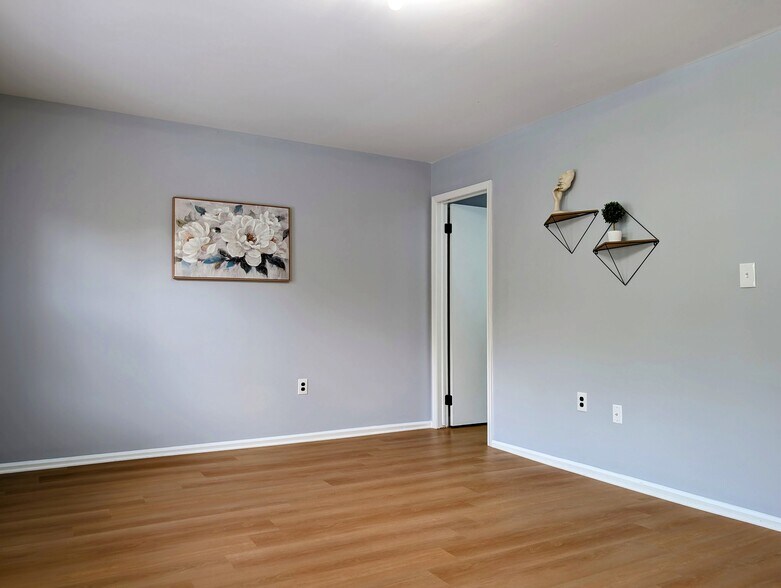 Building Photo - 23 Viburnum Ct