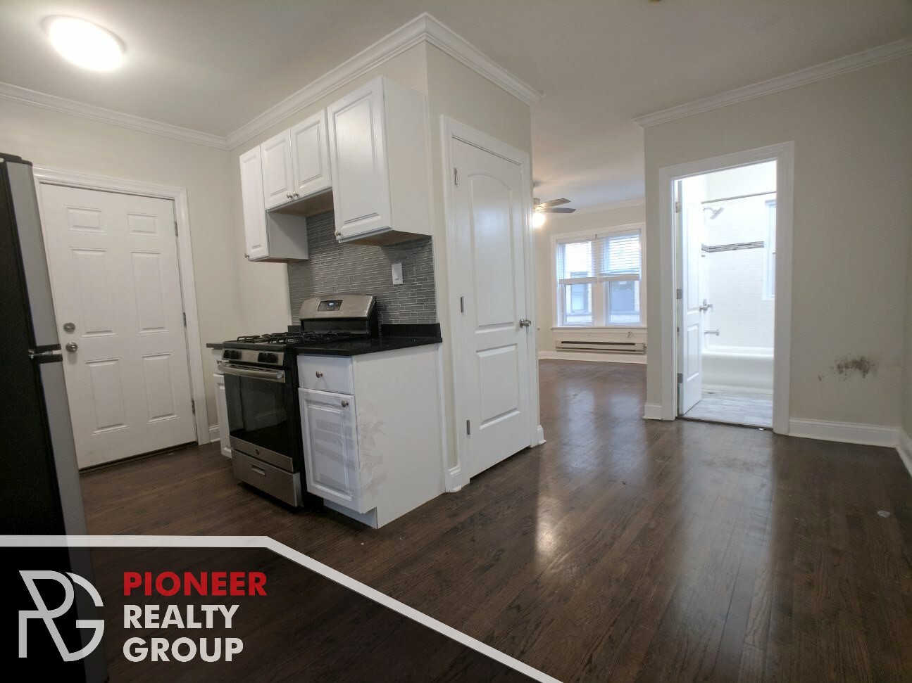 Building Photo - 3814 N Greenview Ave