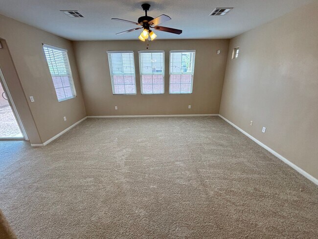 Building Photo - Elegant 3Bed/3Bath Home with Loft in the P...