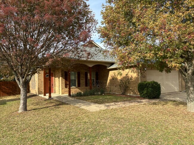 Building Photo - 3003 Lake Ridge Dr