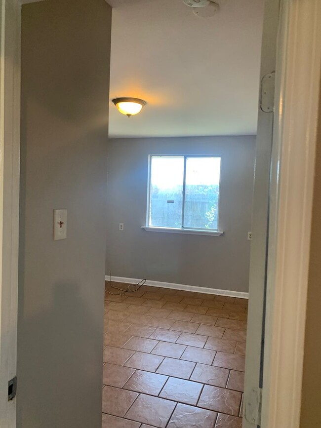 Building Photo - 8710 Dinkins St