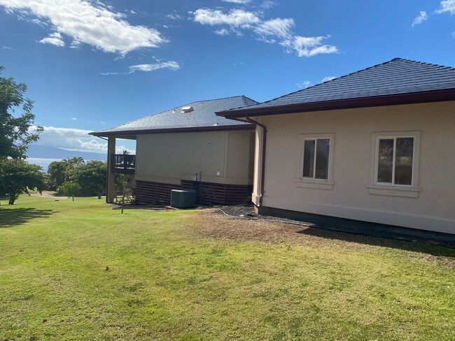 Building Photo - Stunning Launiupoko 2BR Rental – Ocean Vie...