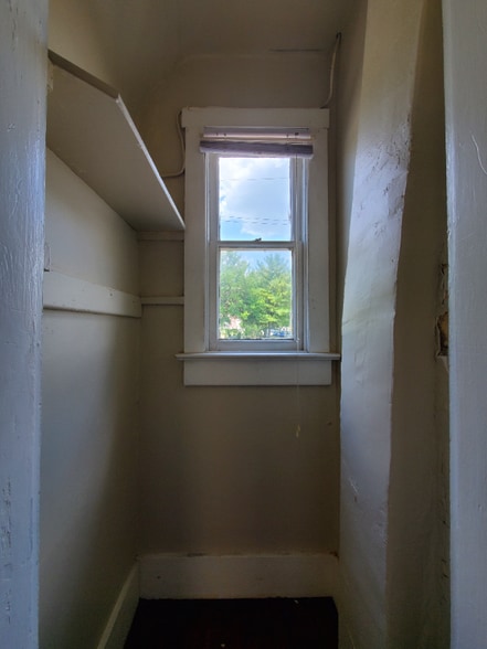 Building Photo - 693 Wager St