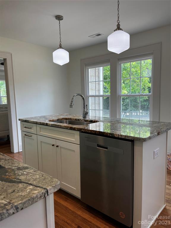 Building Photo - 162 Birtwick Rd