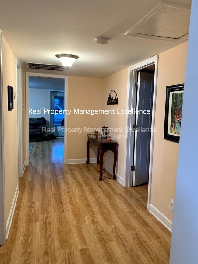 Building Photo - 629 S Peedin Ave