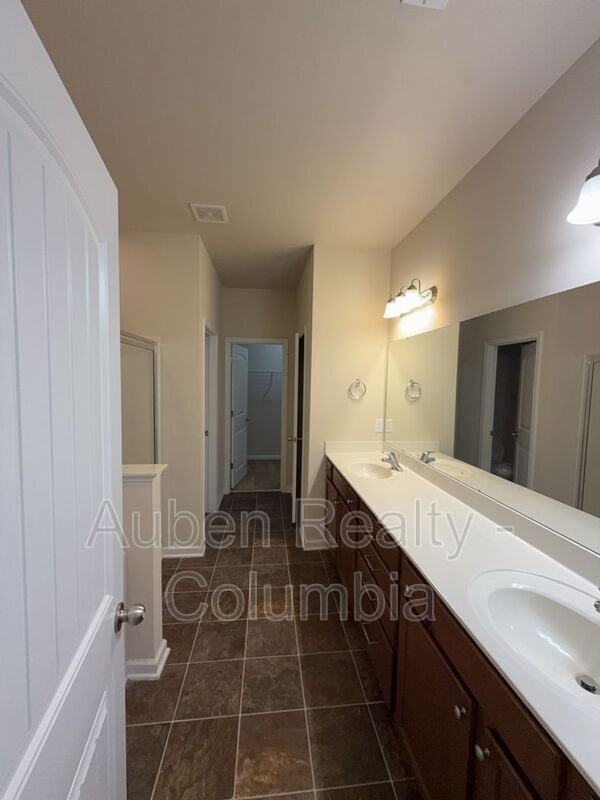Building Photo - 204 Ashmore Ln