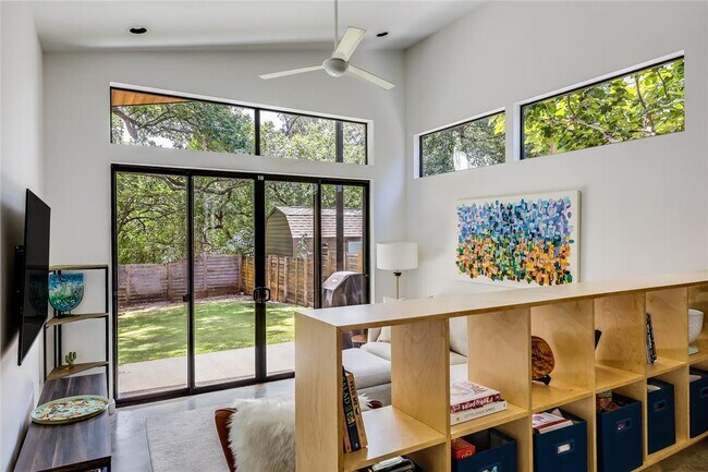 Building Photo - 2709 E 14th St