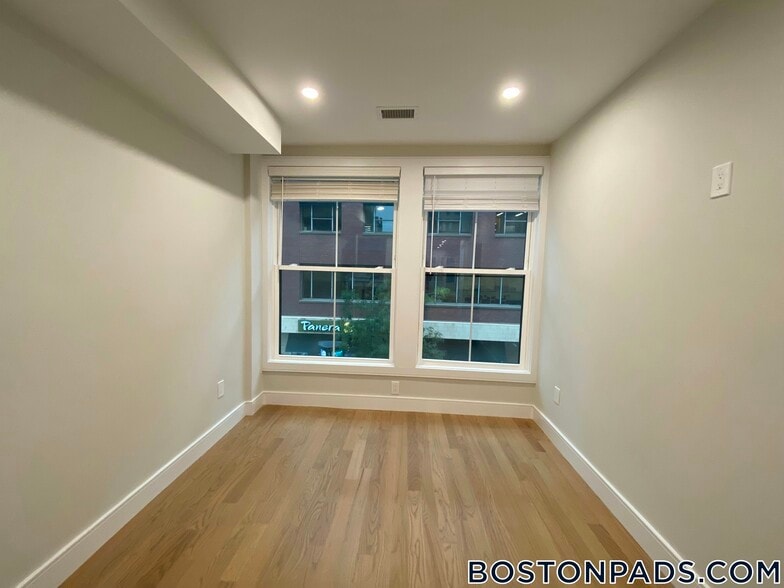 Building Photo - 230 Tremont St