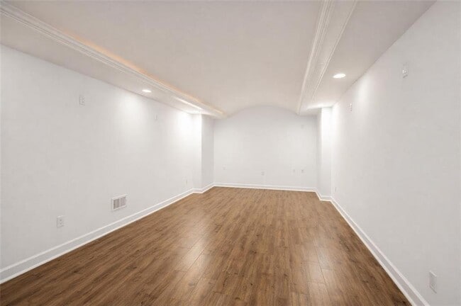 Building Photo - 1430 Hillcrest Heights