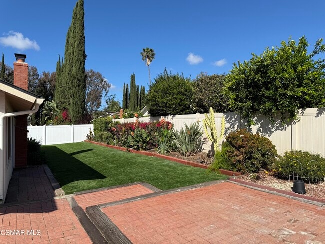 Building Photo - 2737 E Sierra Dr