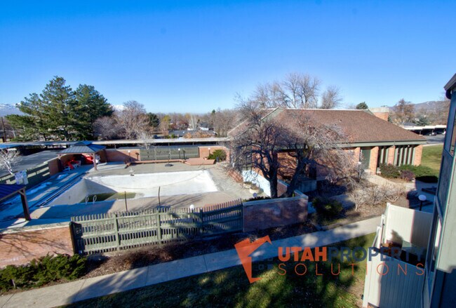 Building Photo - 1180 Foothill Dr