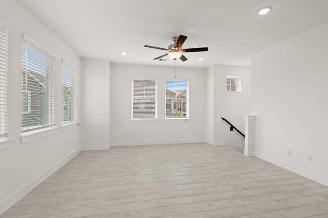 Building Photo - 7626 Redbud Orch Rd
