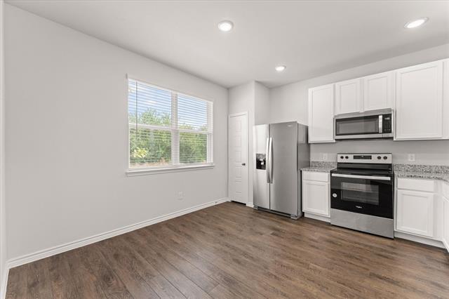Building Photo - 5672 Shore Point Trl