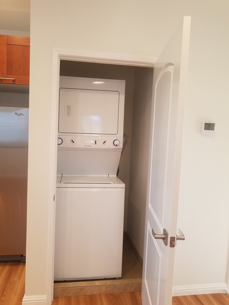 Laundry - Washer with Gas Dryer - 1429 S Sycamore Ave