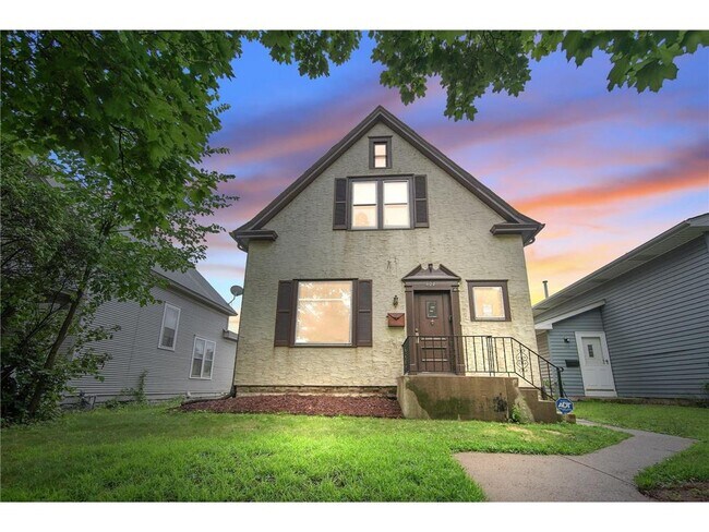 Building Photo - 804 Hawthorne Ave E