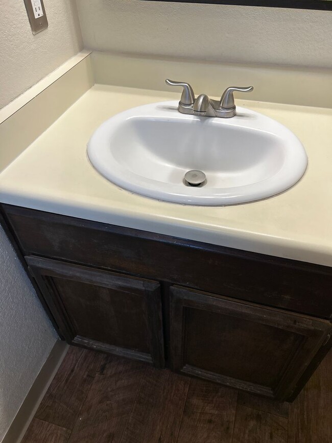 Building Photo - Desirable 3 bedroom 2 bath condo