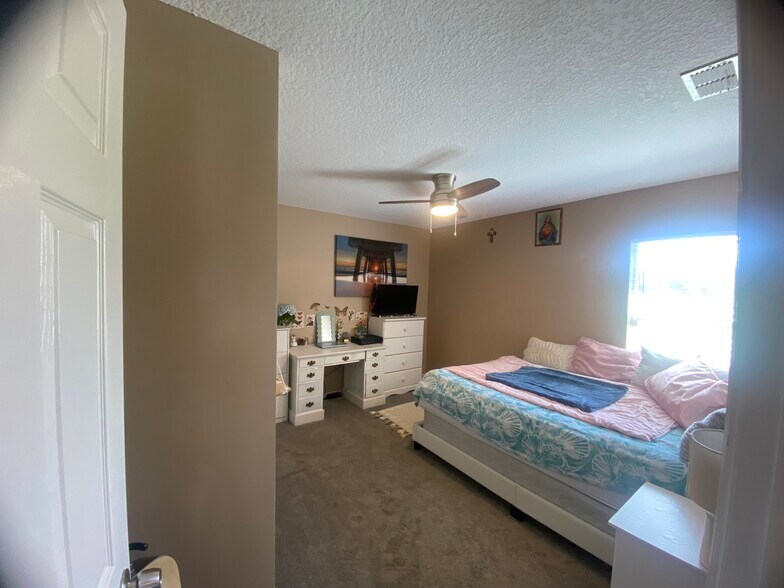 Building Photo - 437 Lake Monroe Pl