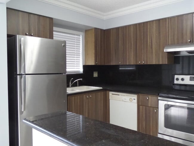 Building Photo - 2503 Seaside Dr