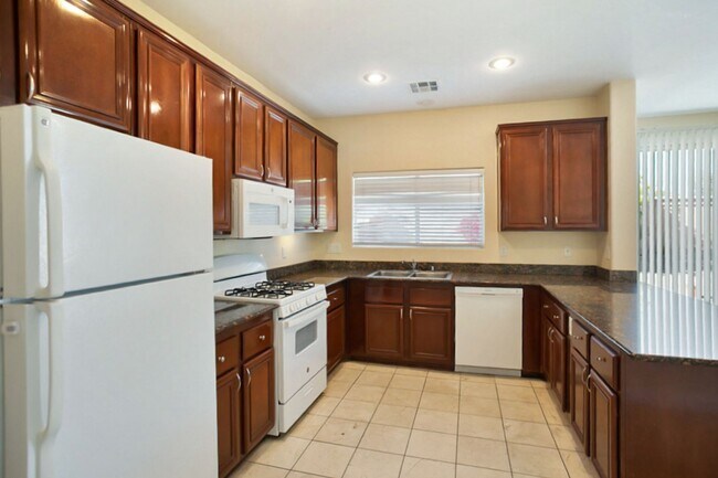 Building Photo - 3 Bed and Loft Summerlin Beauty