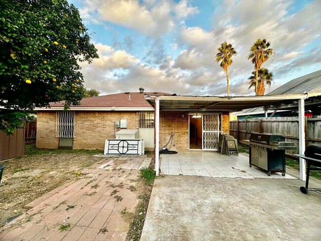 Building Photo - 5808 Longoria Loop