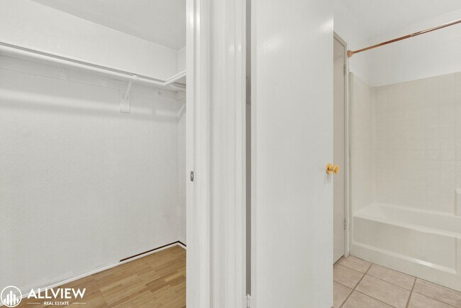 Building Photo - *MOVE-IN SPECIAL $100 OFF FIRST MONTH'S RE...