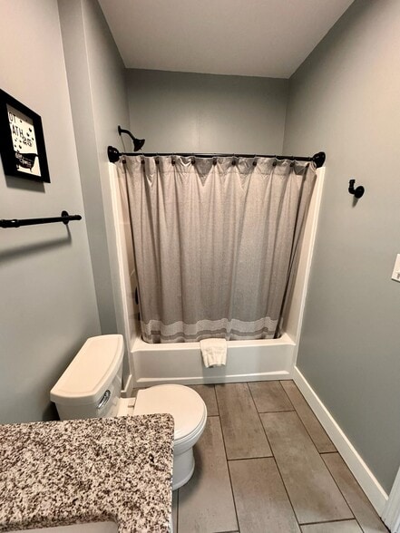 Building Photo - 819 Harper Ave SW