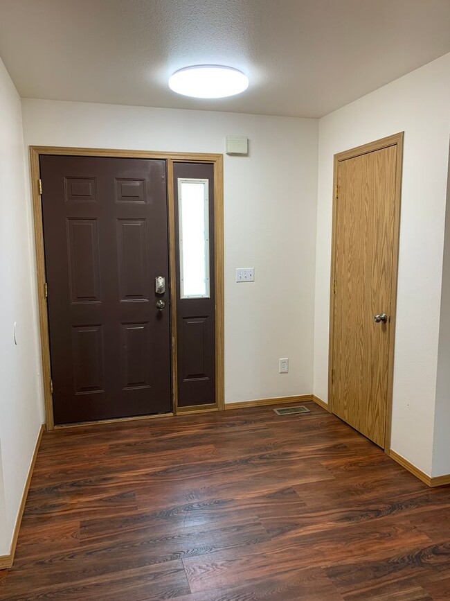 Building Photo - 3 Bdrm 1.5 Ba | Muldoon & Tudor area | AVA...
