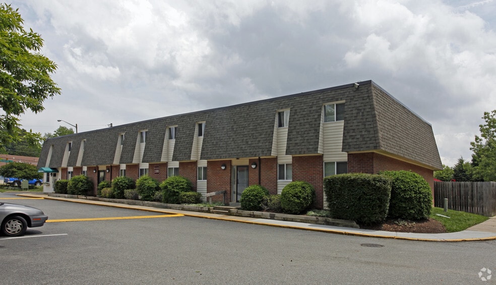 Building Photo - Flats at Newport Crossing