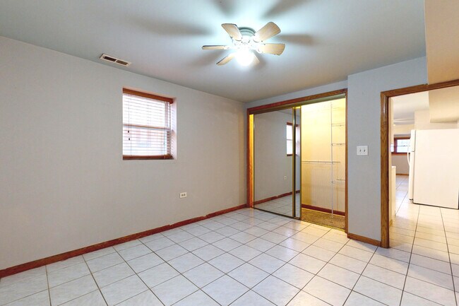 Building Photo - 4744 N Hermitage Ave