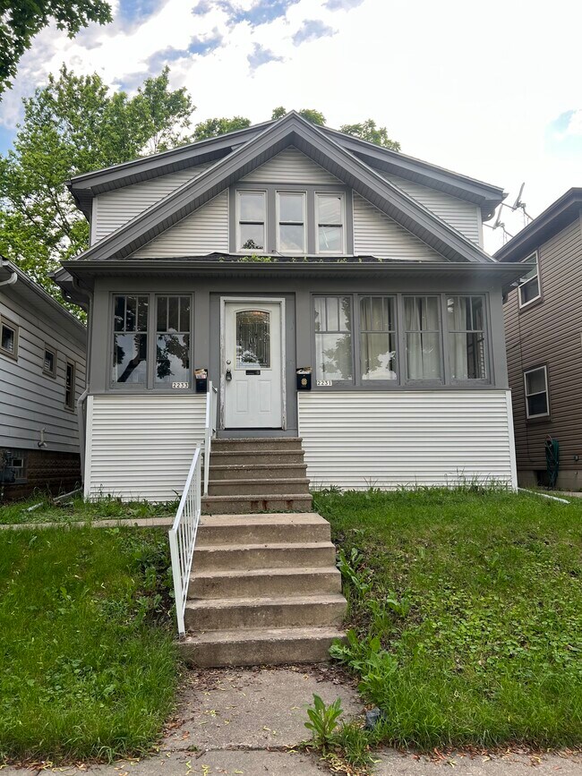 Primary Photo - 2231 S 58th St