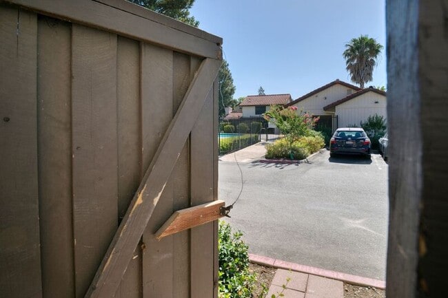 Building Photo - 6726 Calvine Rd