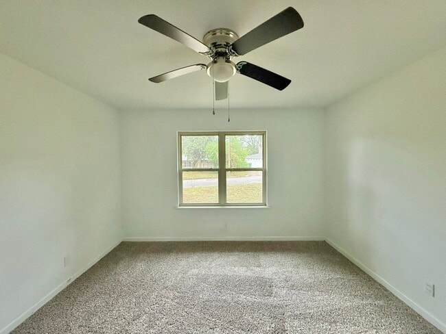 Building Photo - Adorable 3 Bed 2 Bath in Tyler with TWO Living Spaces! 1/2 OFF FIRST FULL MONTHS RENT!!