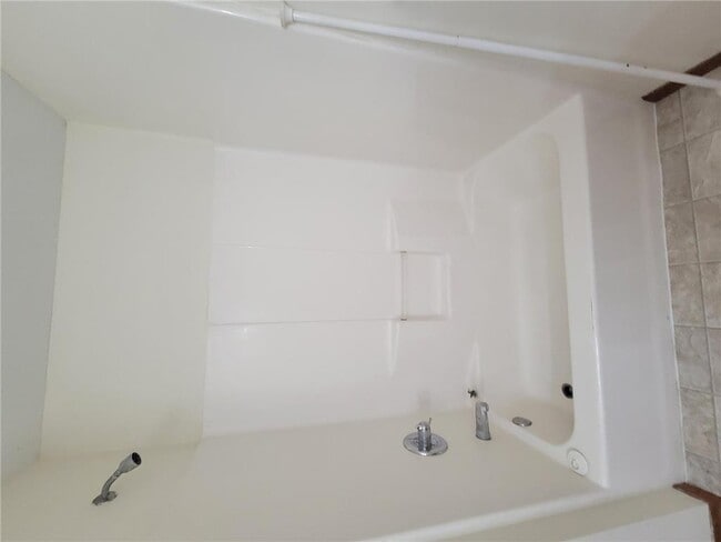 Building Photo - 855 Highview Dr