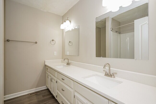 Building Photo - 109 St Michaels Ln