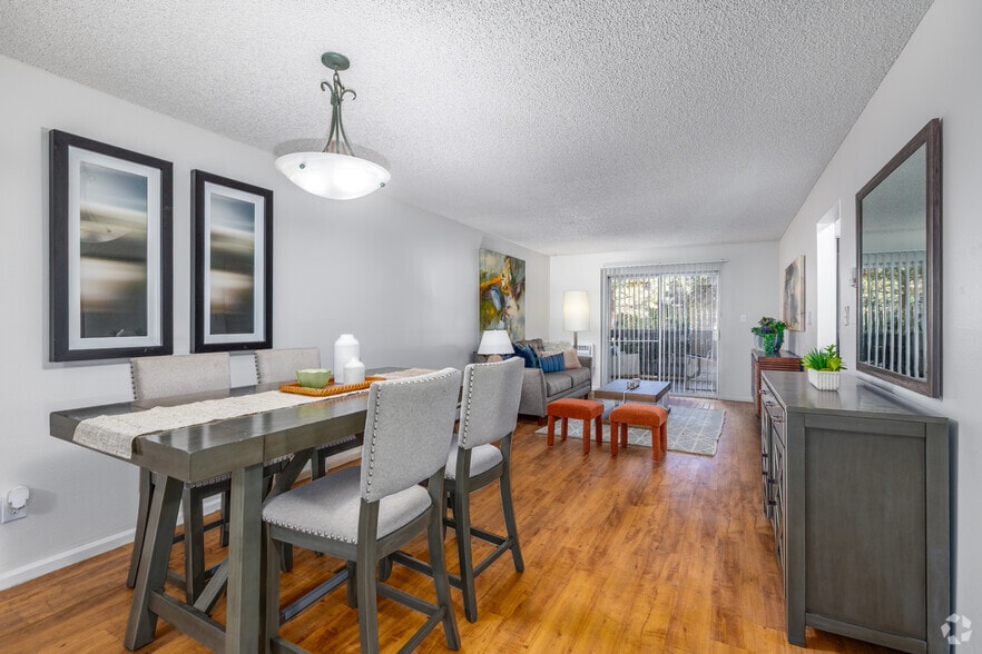 B2 1BR, 1BA - 740SF - Dining / Living room - Prescott Apartments