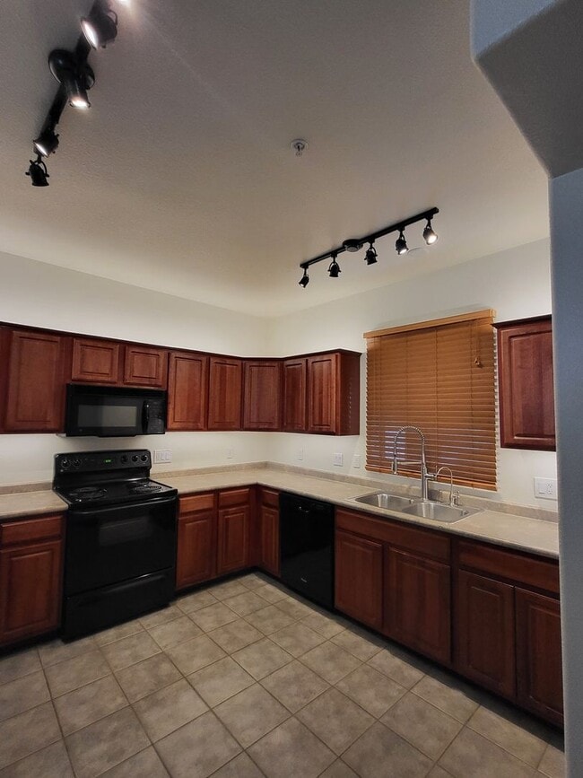 Building Photo - Unfurnished Resort Like Condo available No...