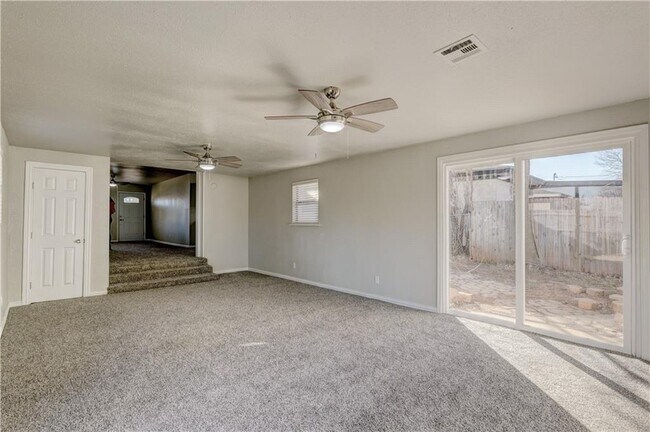 Building Photo - 3035 SE 20th St