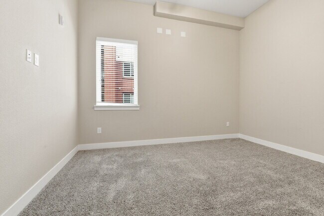 Building Photo - $1,640.95, 2-bed, 2-bath condo located in Aurora.