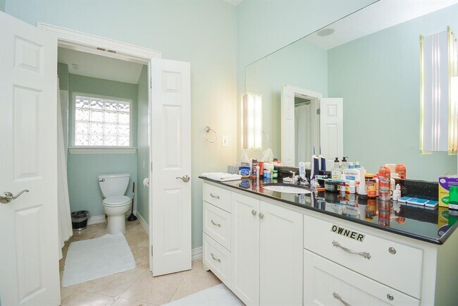 Building Photo - 400-1/2 4th St