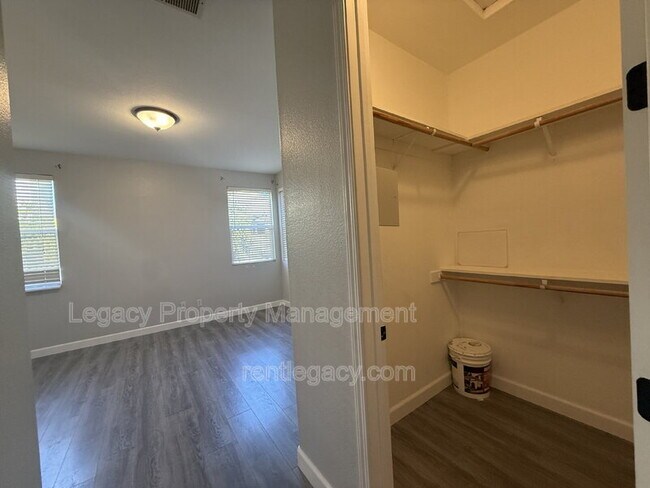 Building Photo - 3108 Tintorera Way