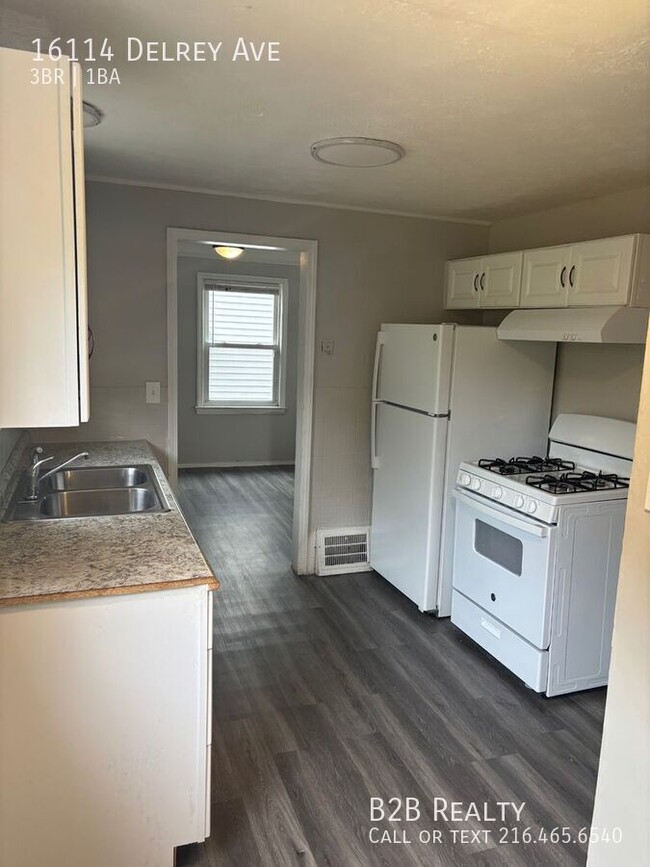Building Photo - 16114 Delrey Ave