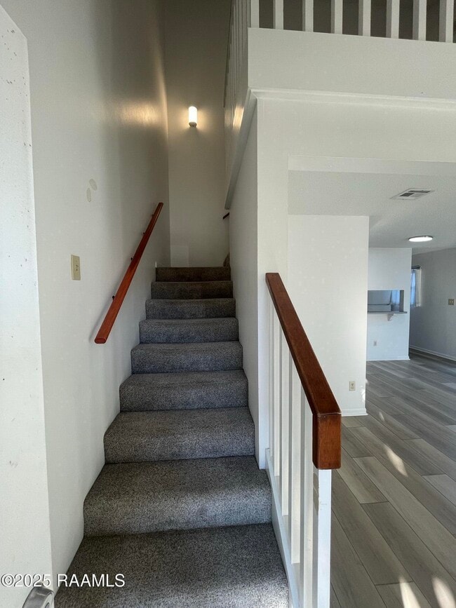 Building Photo - 104 Mindes Dr