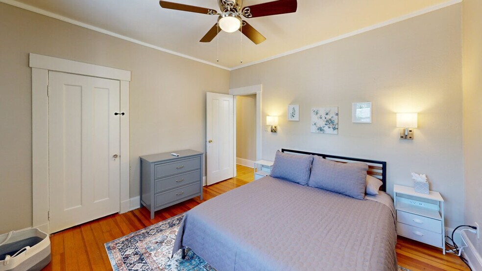 Building Photo - 128 1/2 Elm St