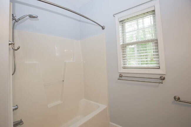 Building Photo - 110 Willow Creek Ln